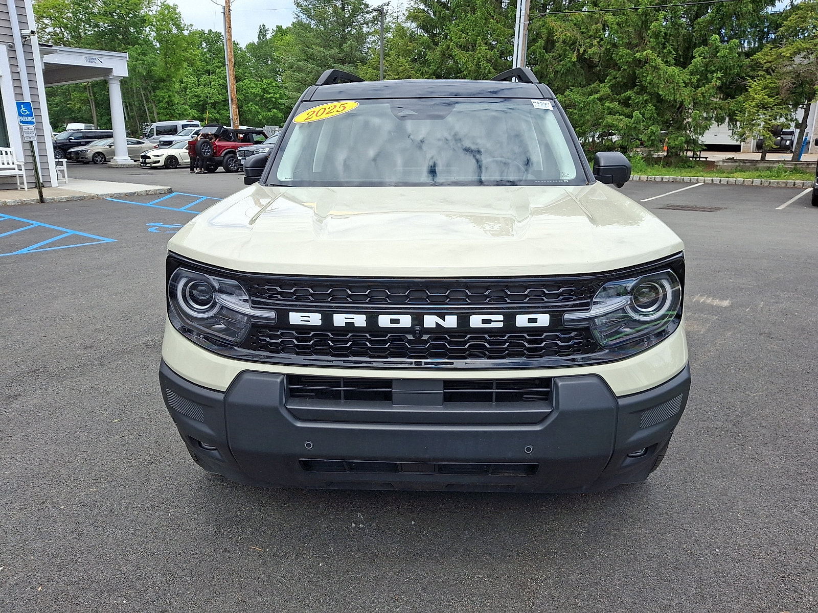 Certified 2025 Ford Bronco Sport Outer Banks w/ Outer Banks Tech Package+ AWD/4WD image 2