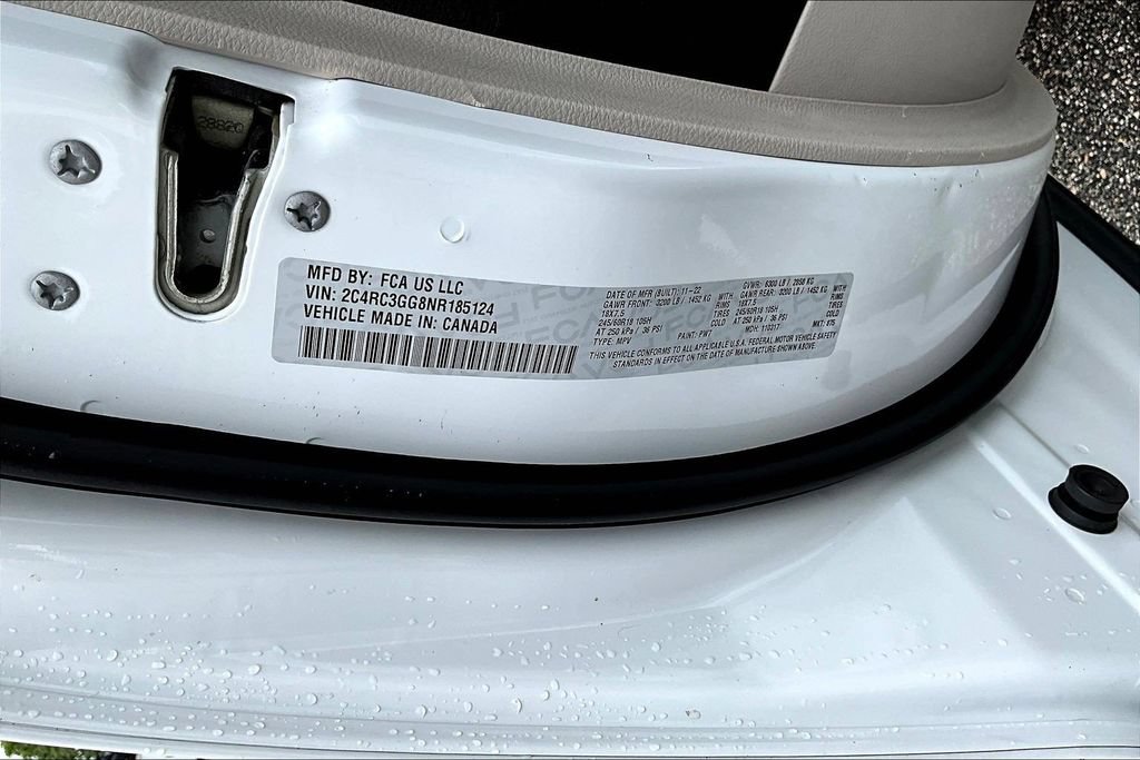 Used 2022 Chrysler Pacifica Limited AWD/4WD image 21
