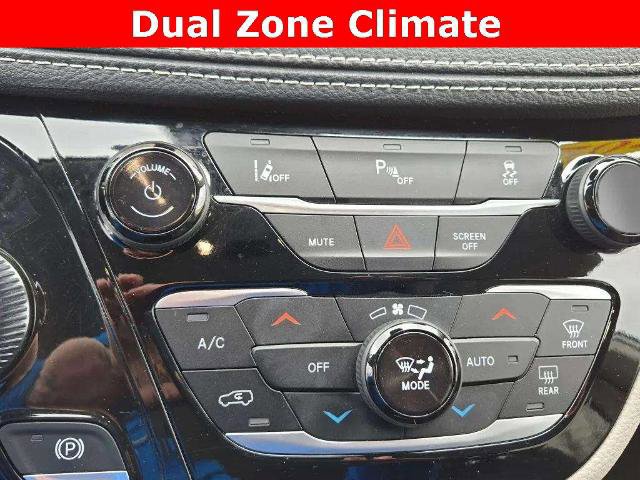 Used 2024 Chrysler Pacifica SELECT image 14