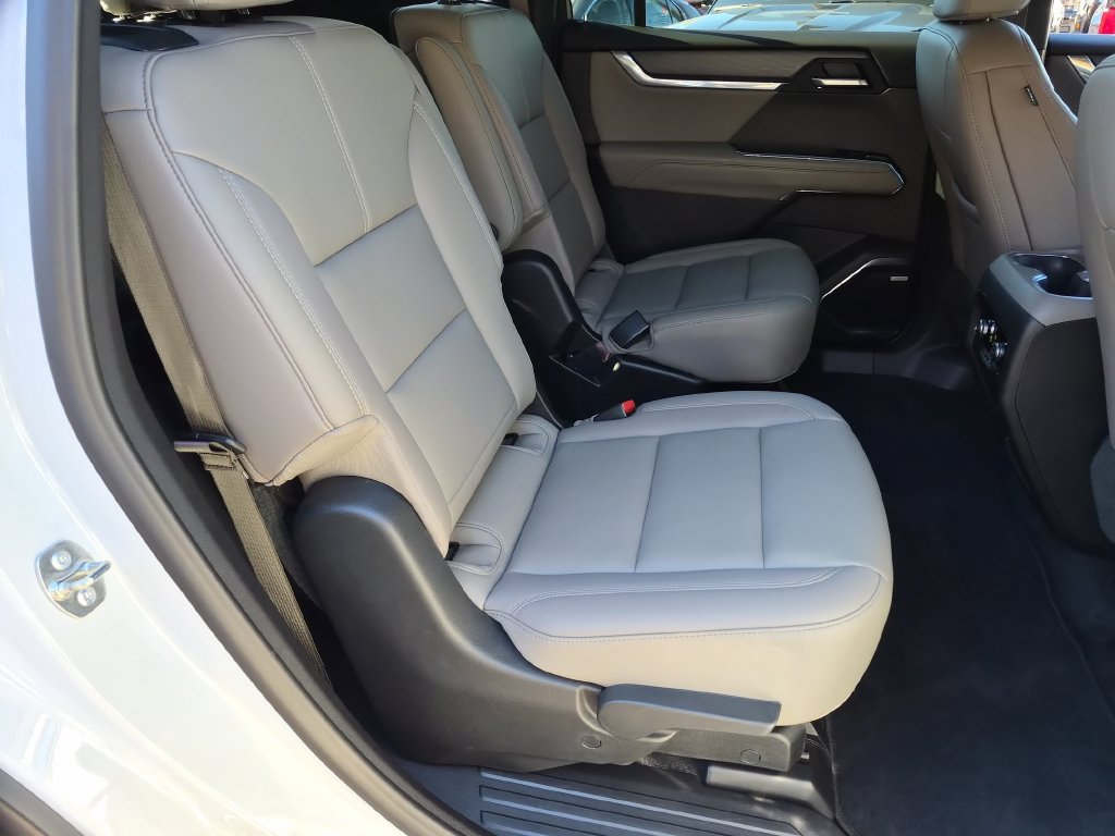 Used 2026 GMC Acadia Elevation w/ Elevation Premium Package FWD image 41