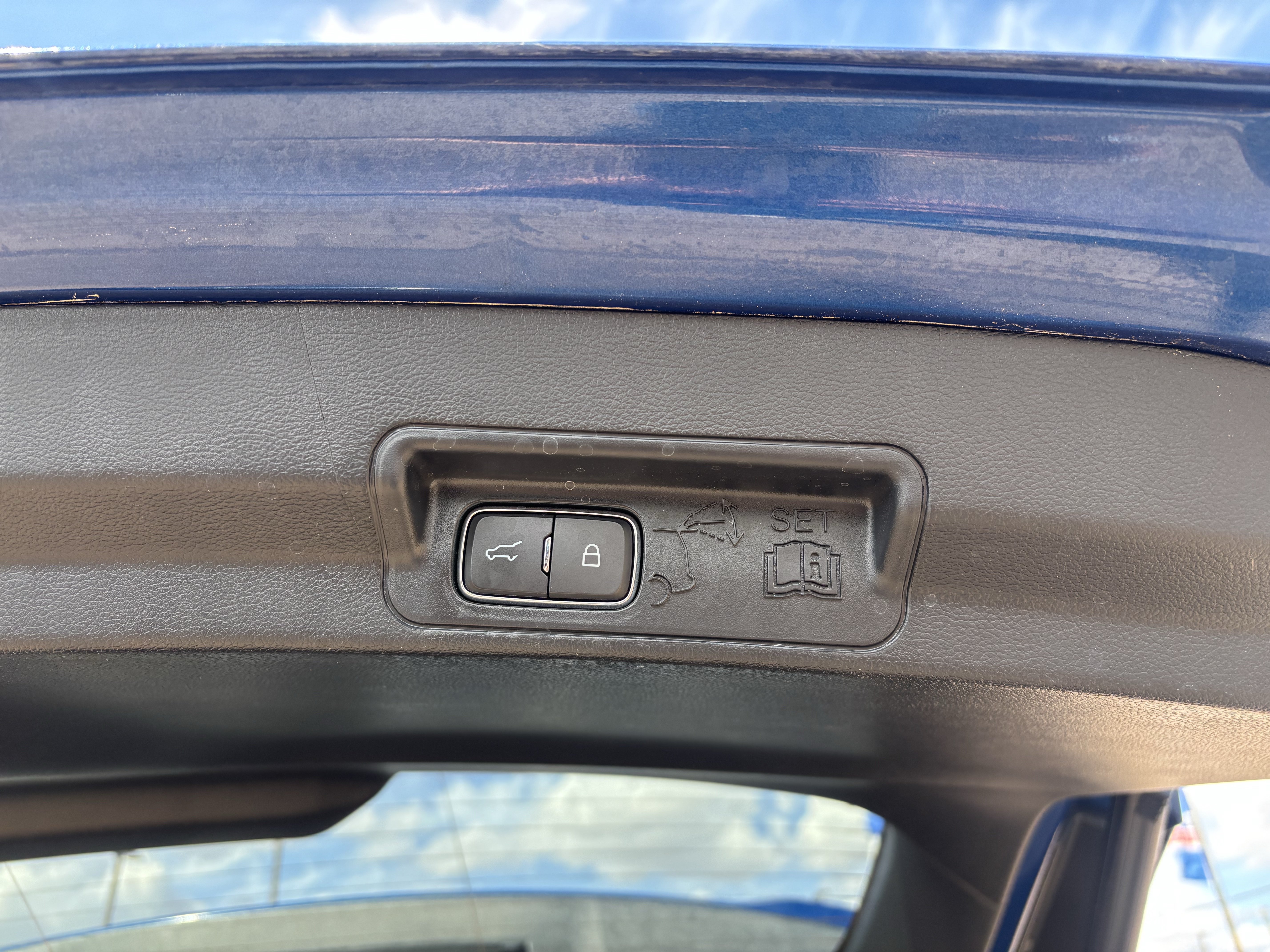 Certified 2022 Ford Explorer XLT RWD image 17