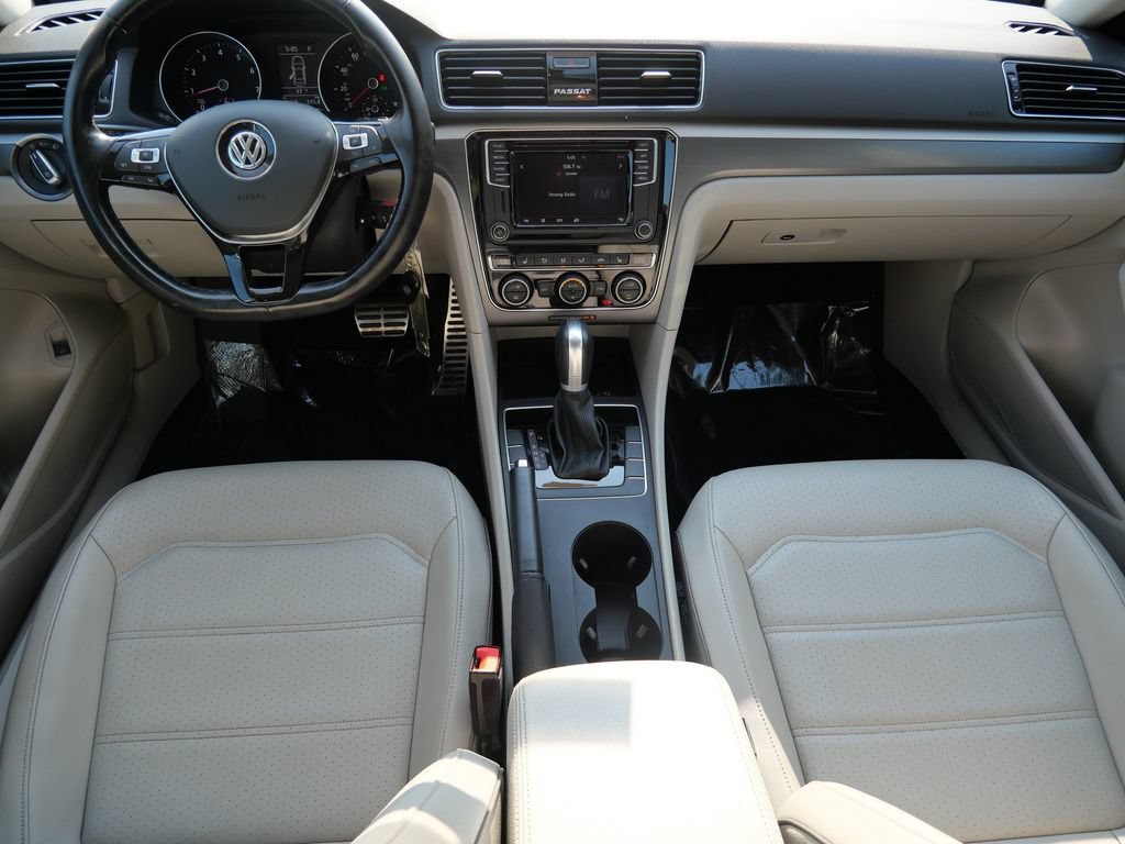 Used 2018 Volkswagen Passat 2.0T R-Line FWD image 14