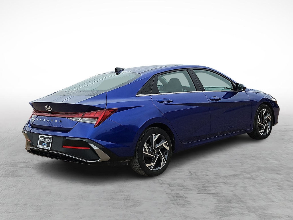 Used 2025 Hyundai Elantra SEL FWD image 11
