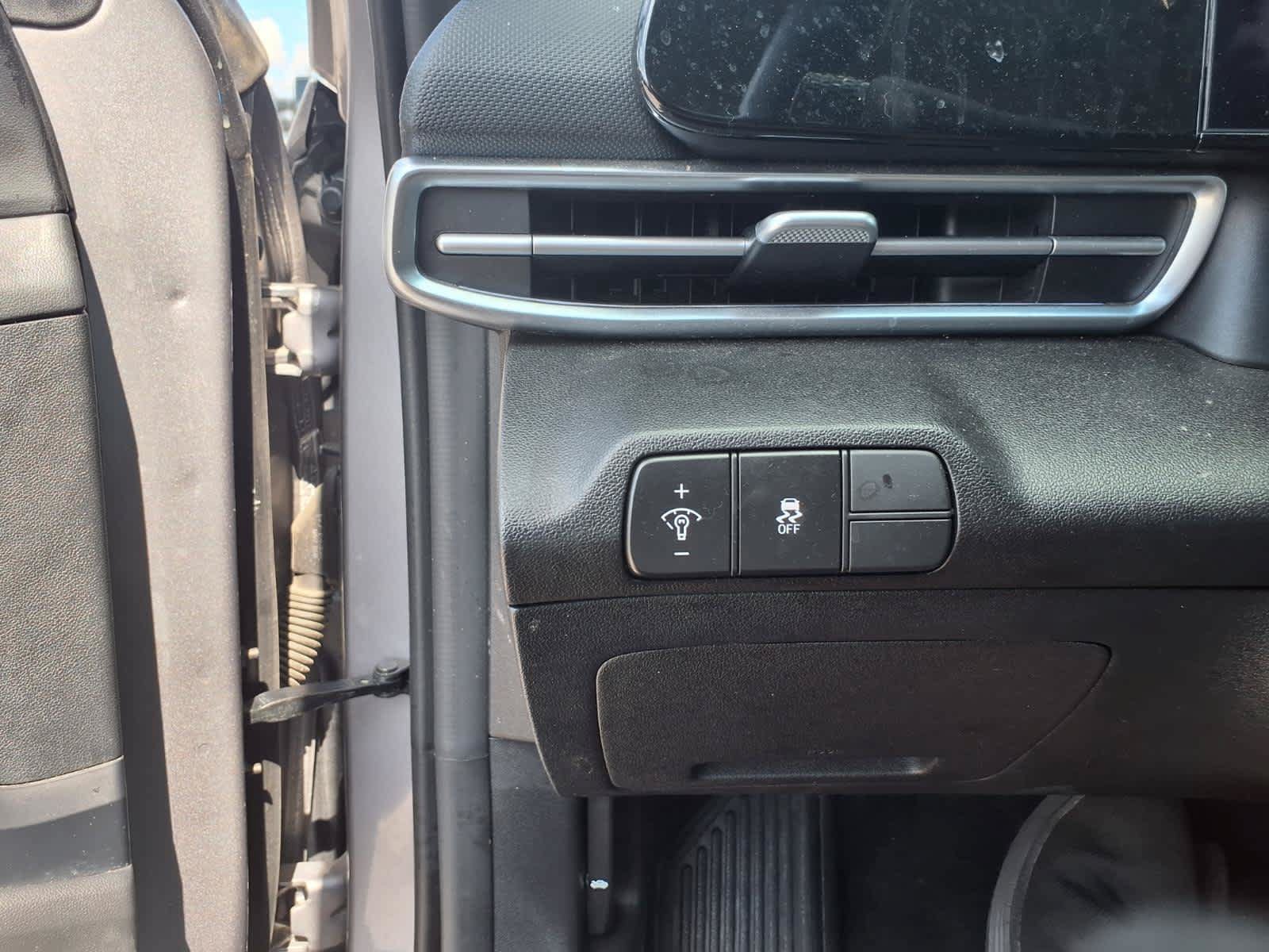 Used 2025 Hyundai Elantra SEL FWD image 18