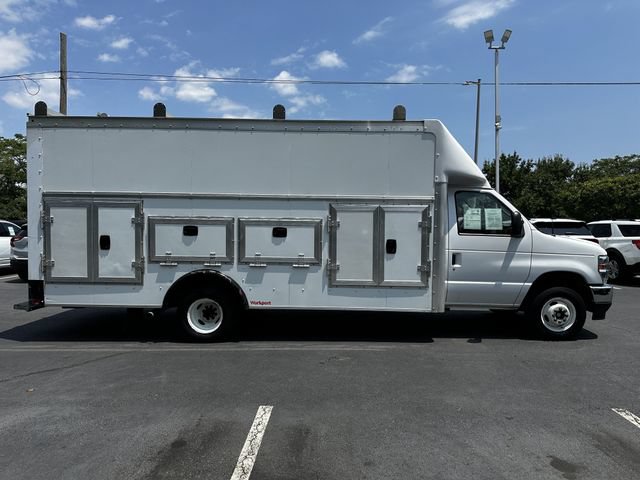 Certified 2024 Ford E-450 and Econoline 450 Super Duty w/ Power Windows & Locks Group RWD image 4
