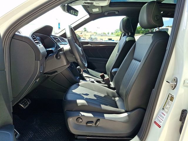 Used 2023 Volkswagen Tiguan SE R-Line AWD/4WD image 16