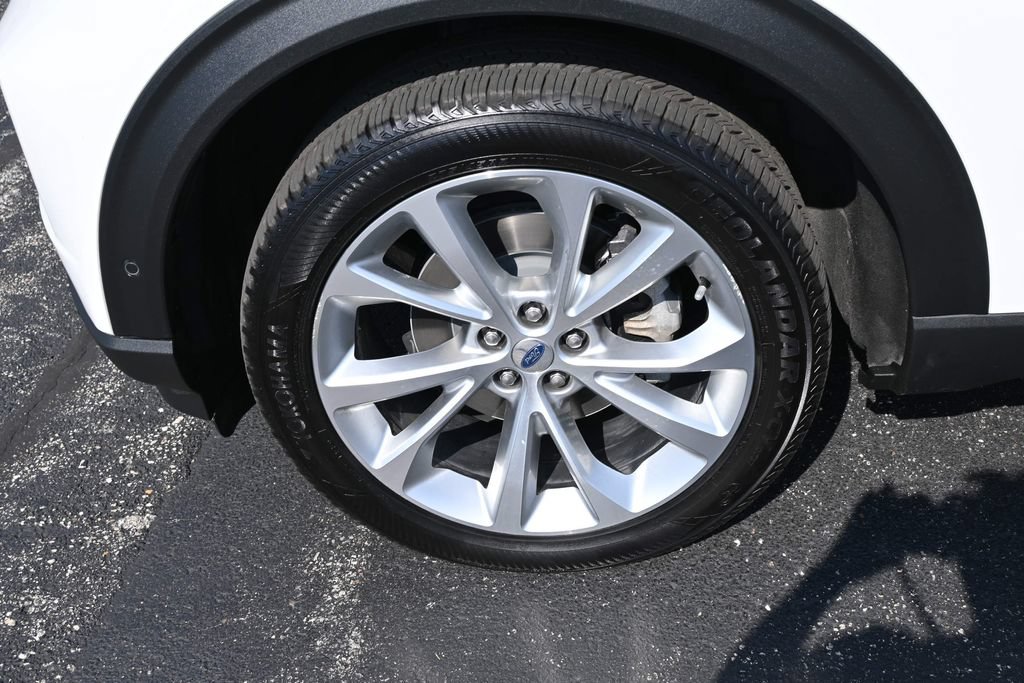 Certified 2021 Ford Explorer Platinum w/ Equipment Group 601A AWD/4WD image 13