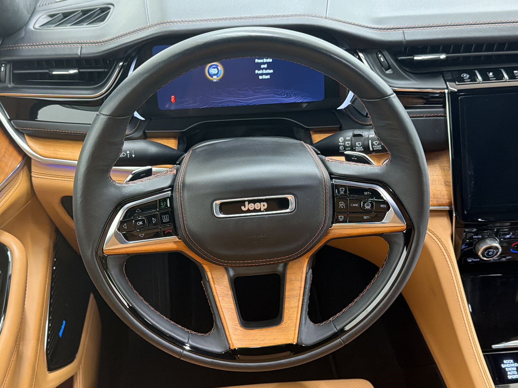Used 2025 Jeep Grand Cherokee L Summit AWD/4WD image 11
