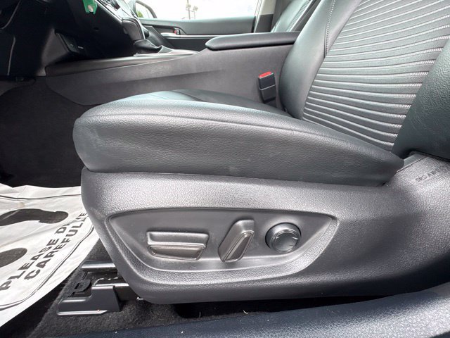 Used 2021 Toyota Camry SE FWD image 13