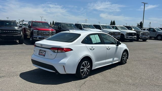 Used 2022 Toyota Corolla LE FWD image 3