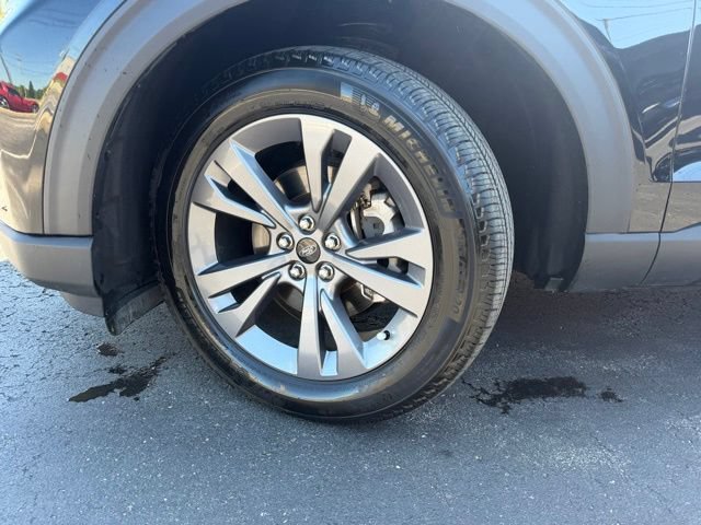 Certified 2025 Ford Explorer Active w/ Active Comfort Package AWD/4WD image 2