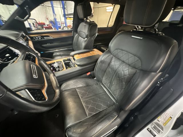 Used 2022 Jeep Grand Wagoneer Series III AWD/4WD image 17