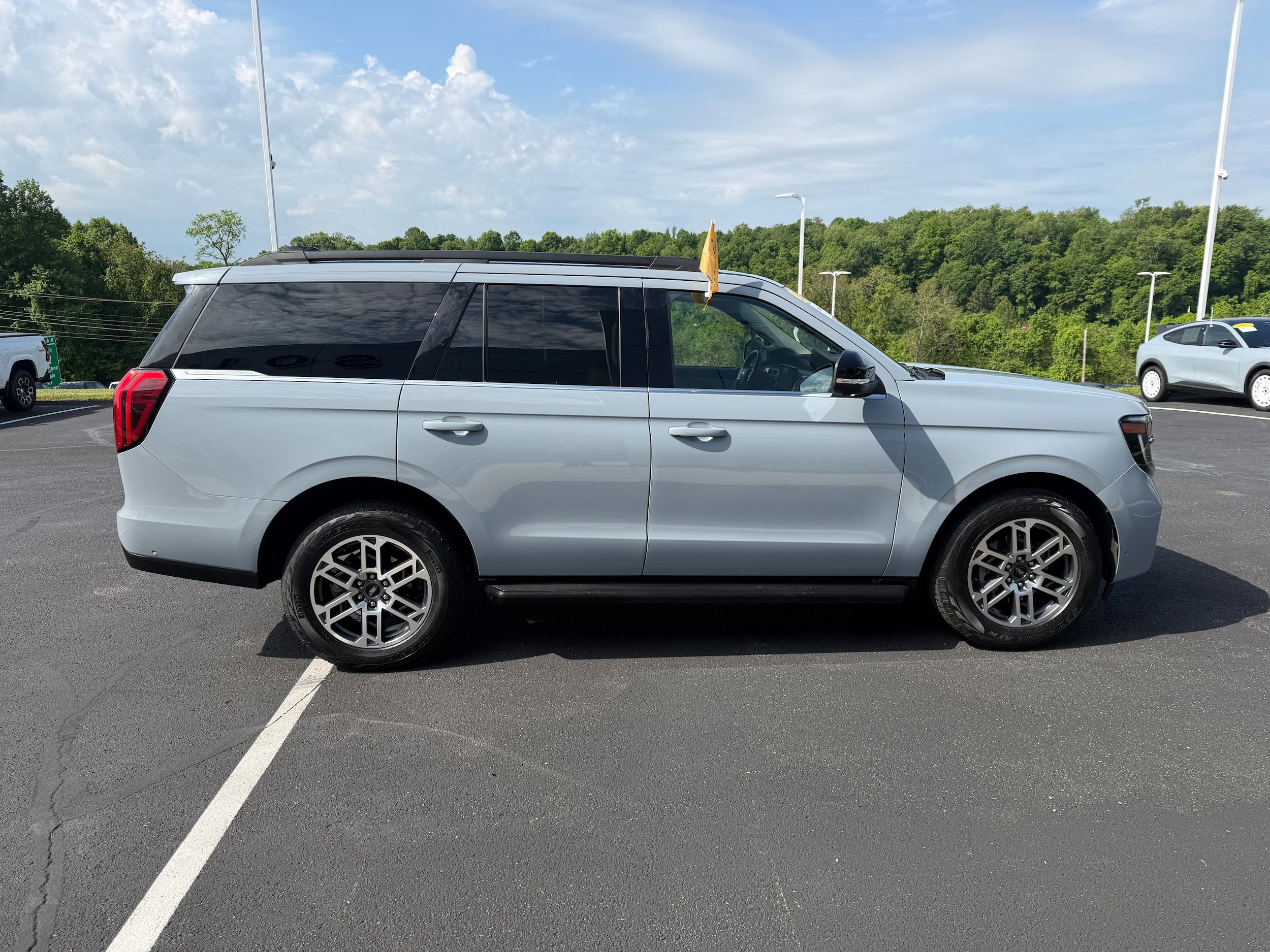 Certified 2025 Ford Expedition Active AWD/4WD image 5