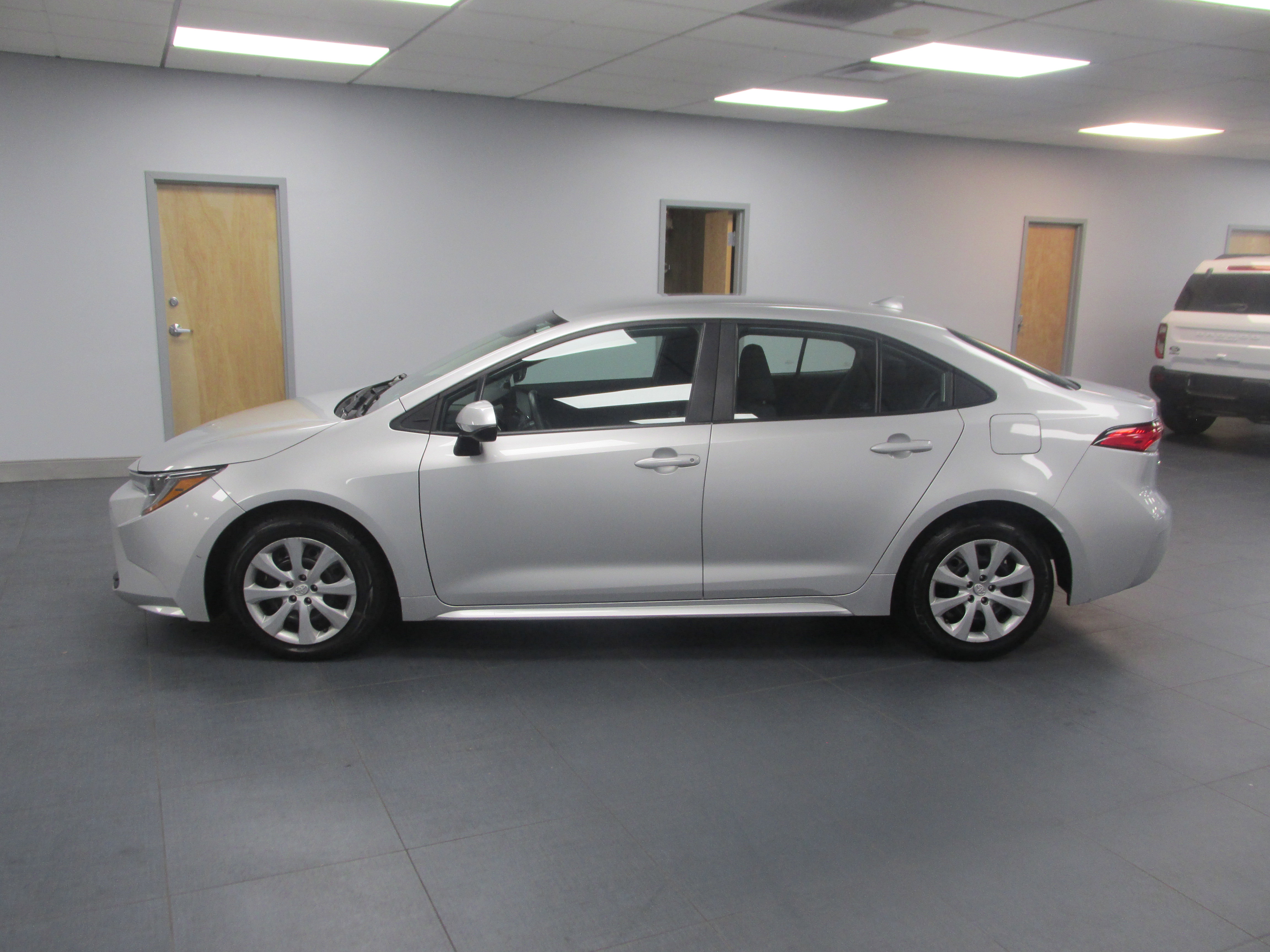 Used 2023 Toyota Corolla LE FWD image 8