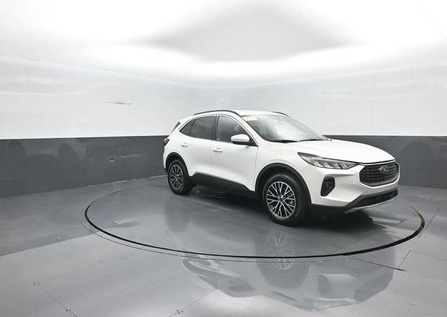 Certified 2024 Ford Escape SE FWD image 2