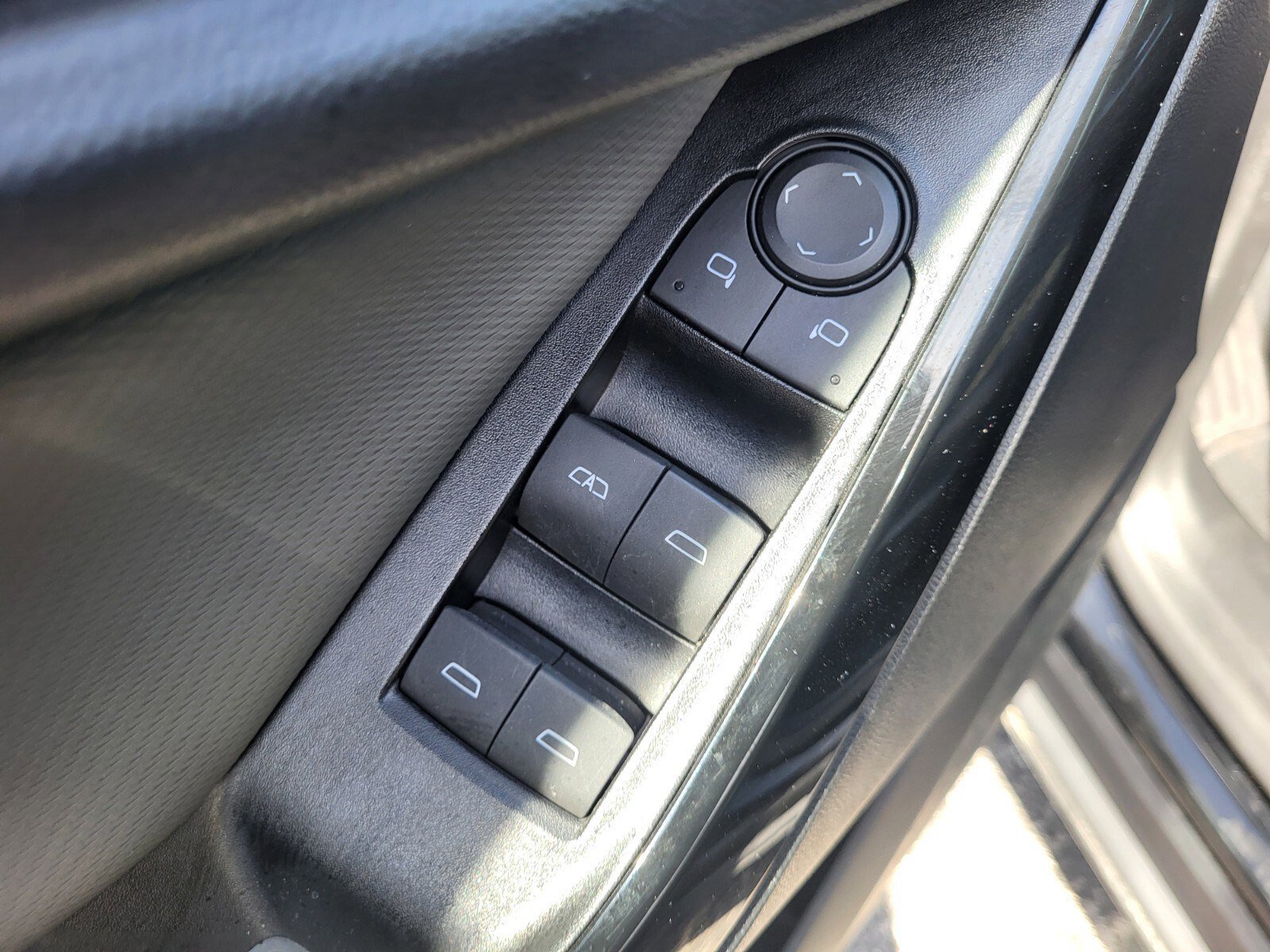 Used 2025 Chevrolet Equinox LT w/ Convenience Package II image 18