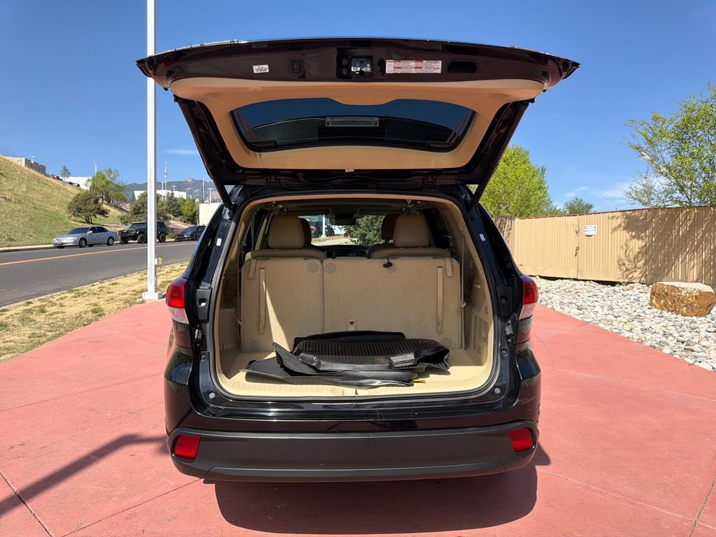 Used 2019 Toyota Highlander XLE AWD/4WD image 27