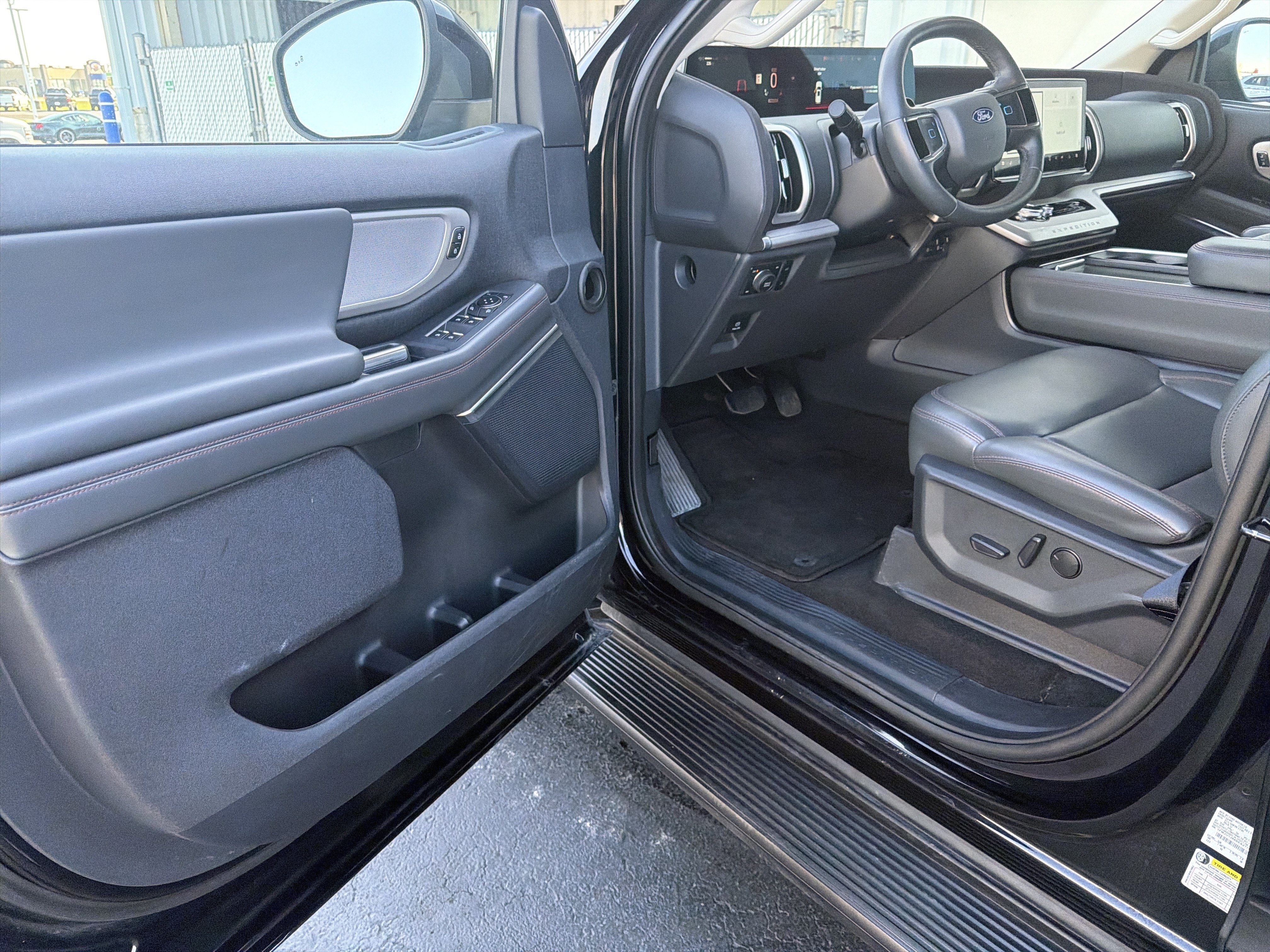 Certified 2025 Ford Expedition Active AWD/4WD image 15
