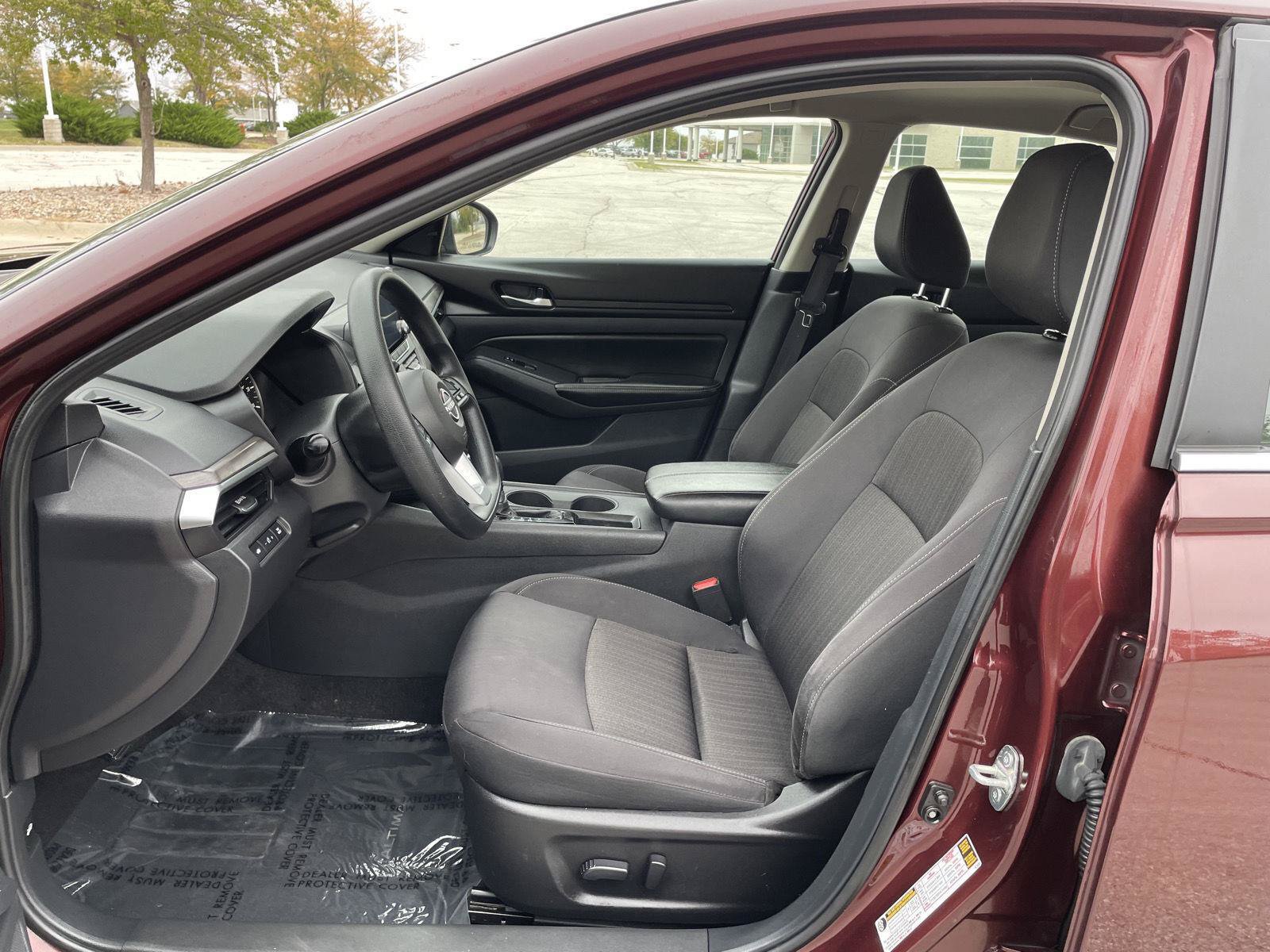 Used 2025 Nissan Altima 2.5 SV FWD image 15