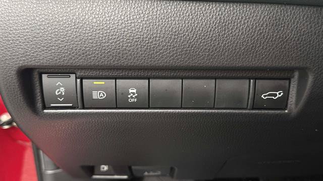 Used 2023 Toyota Venza XLE AWD/4WD image 36