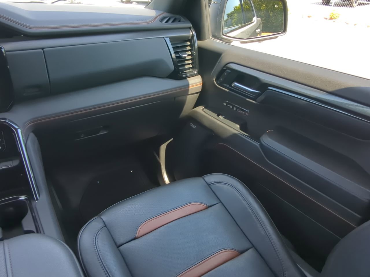 Used 2023 GMC Sierra 1500 AT4 w/ Technology Package AWD/4WD image 15