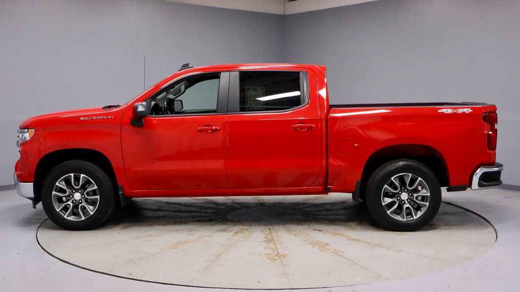 Used 2024 Chevrolet Silverado 1500 LT image 2