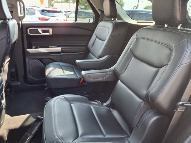 Certified 2024 Ford Explorer XLT w/ Equipment Group 202A AWD/4WD image 7