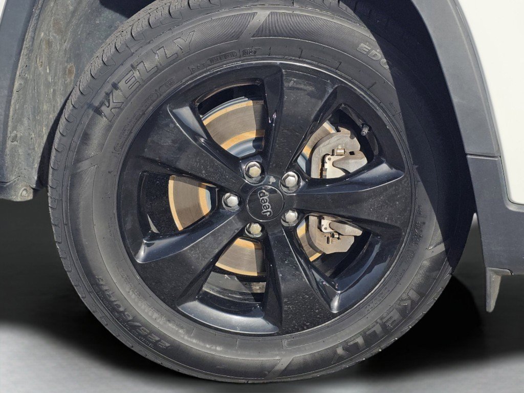 Used 2020 Jeep Cherokee Latitude Plus image 16