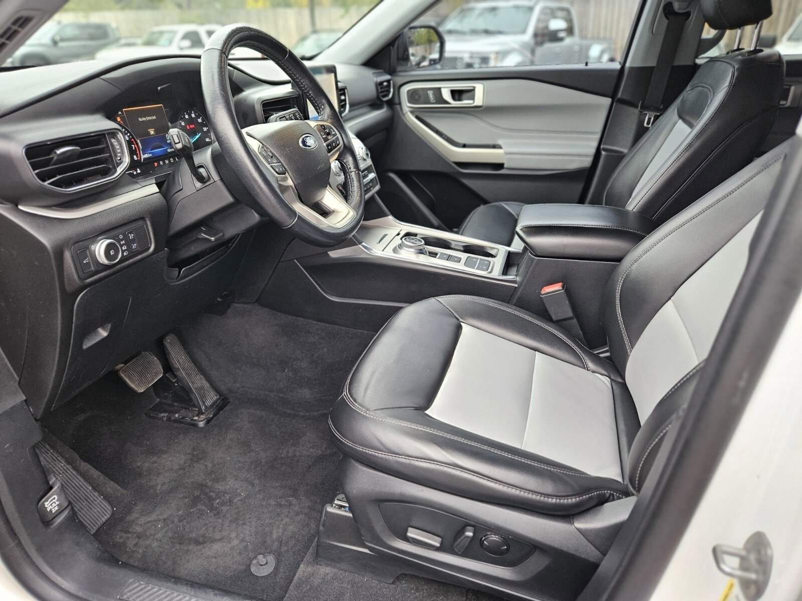 Certified 2022 Ford Explorer XLT w/ Equipment Group 202A image 19