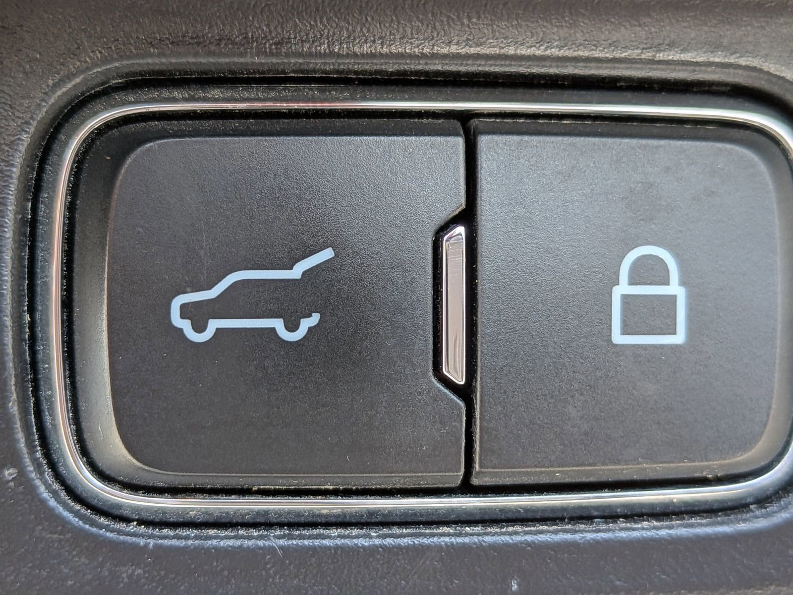 Certified 2021 Ford Explorer XLT w/ Equipment Group 202A image 15