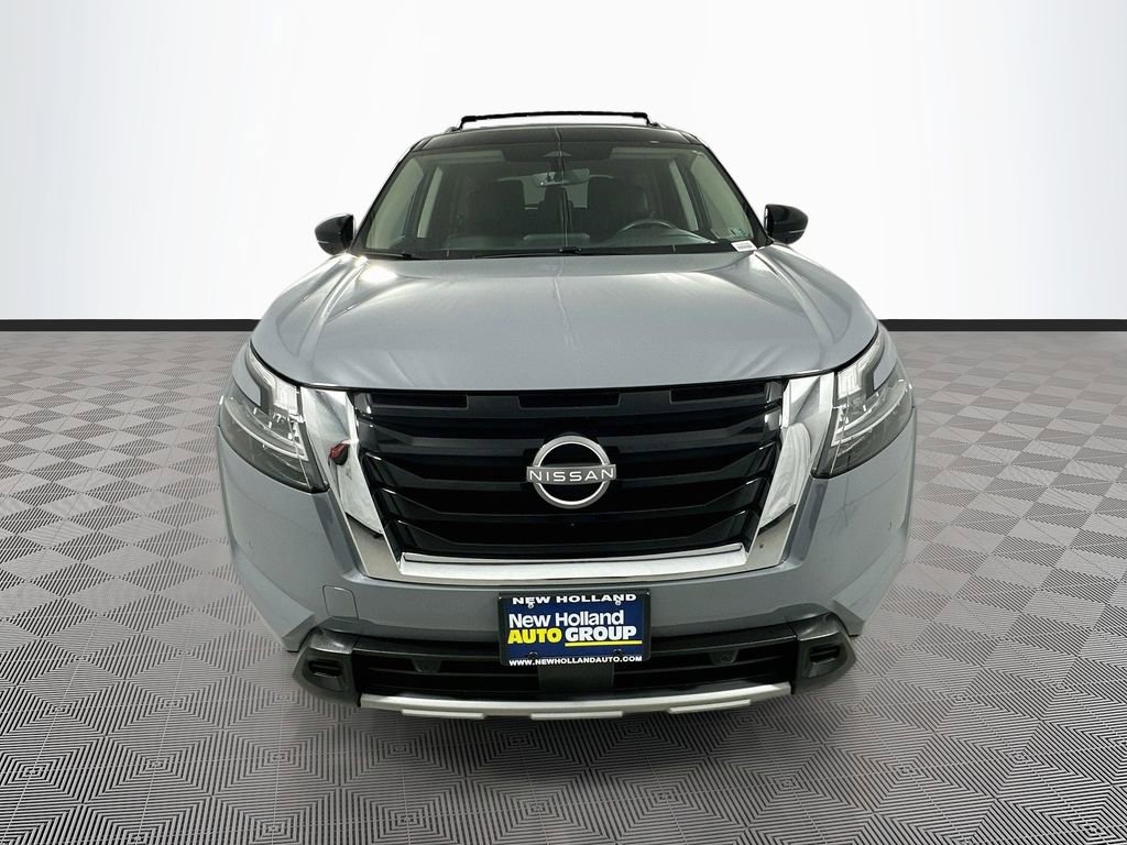 Used 2023 Nissan Pathfinder SL AWD/4WD image 3