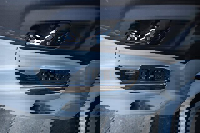 Used 2022 GMC Acadia SLE image 15