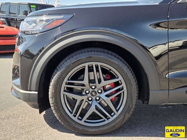 Certified 2025 Ford Explorer ST AWD/4WD image 10