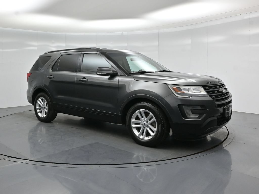 Certified 2017 Ford Explorer XLT w/ Equipment Group 202A FWD image 25