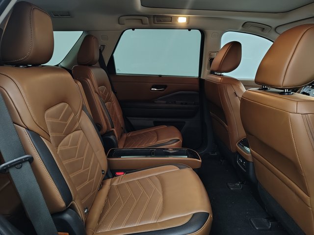 Used 2023 Nissan Pathfinder Platinum AWD/4WD image 17