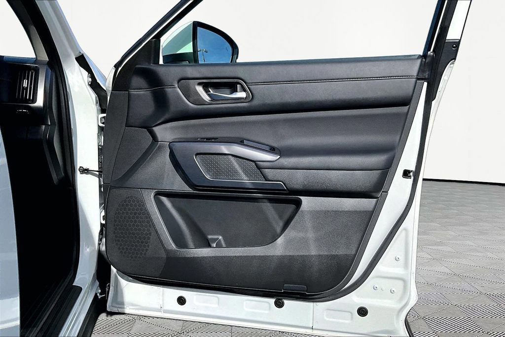 Used 2024 Nissan Pathfinder SL FWD image 24