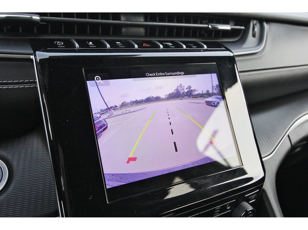 Used 2025 Jeep Grand Cherokee Altitude RWD image 23