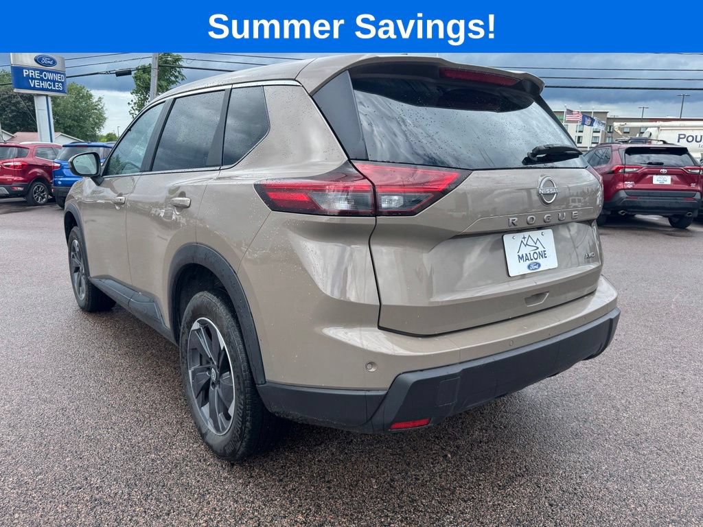 Used 2025 Nissan Rogue SV AWD/4WD image 4