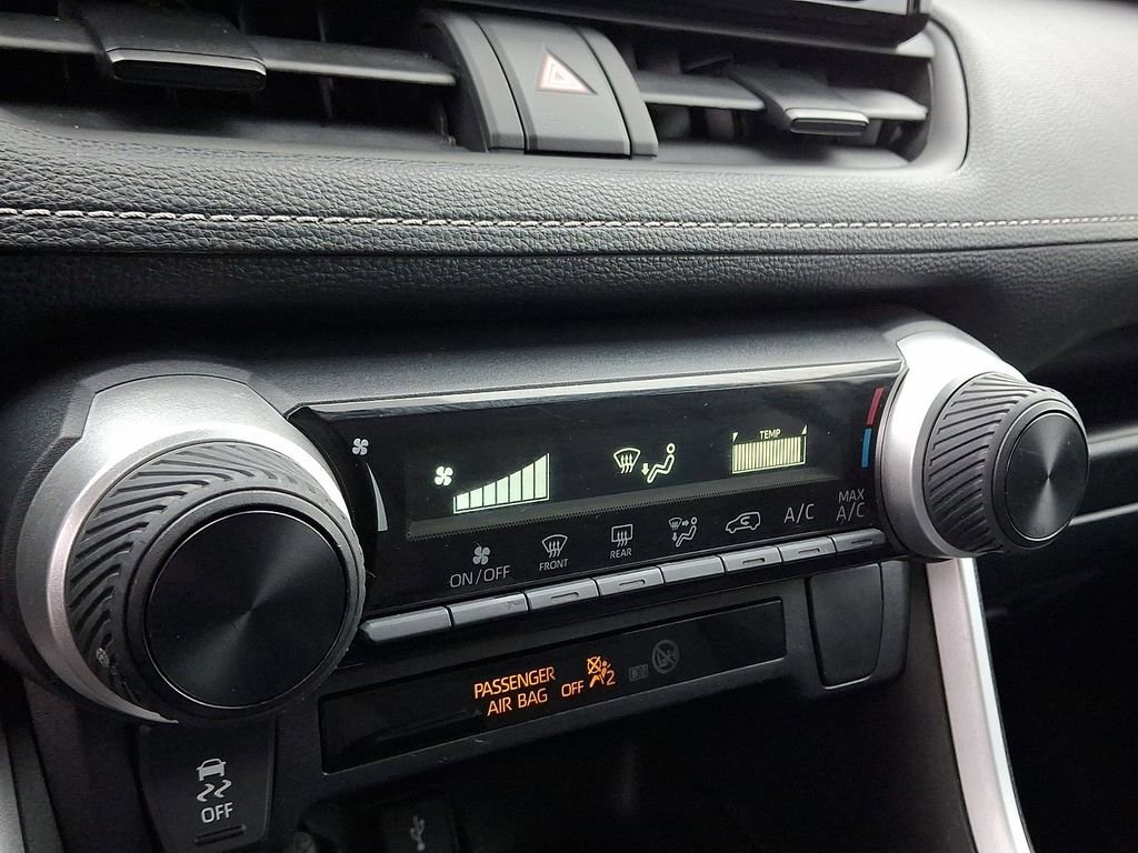 Used 2021 Toyota RAV4 LE image 16