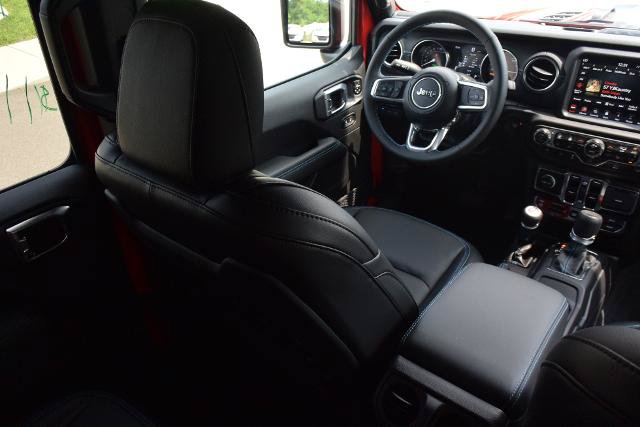 Used 2023 Jeep Wrangler Unlimited Rubicon 4xe w/ Cold Weather Group AWD/4WD image 20