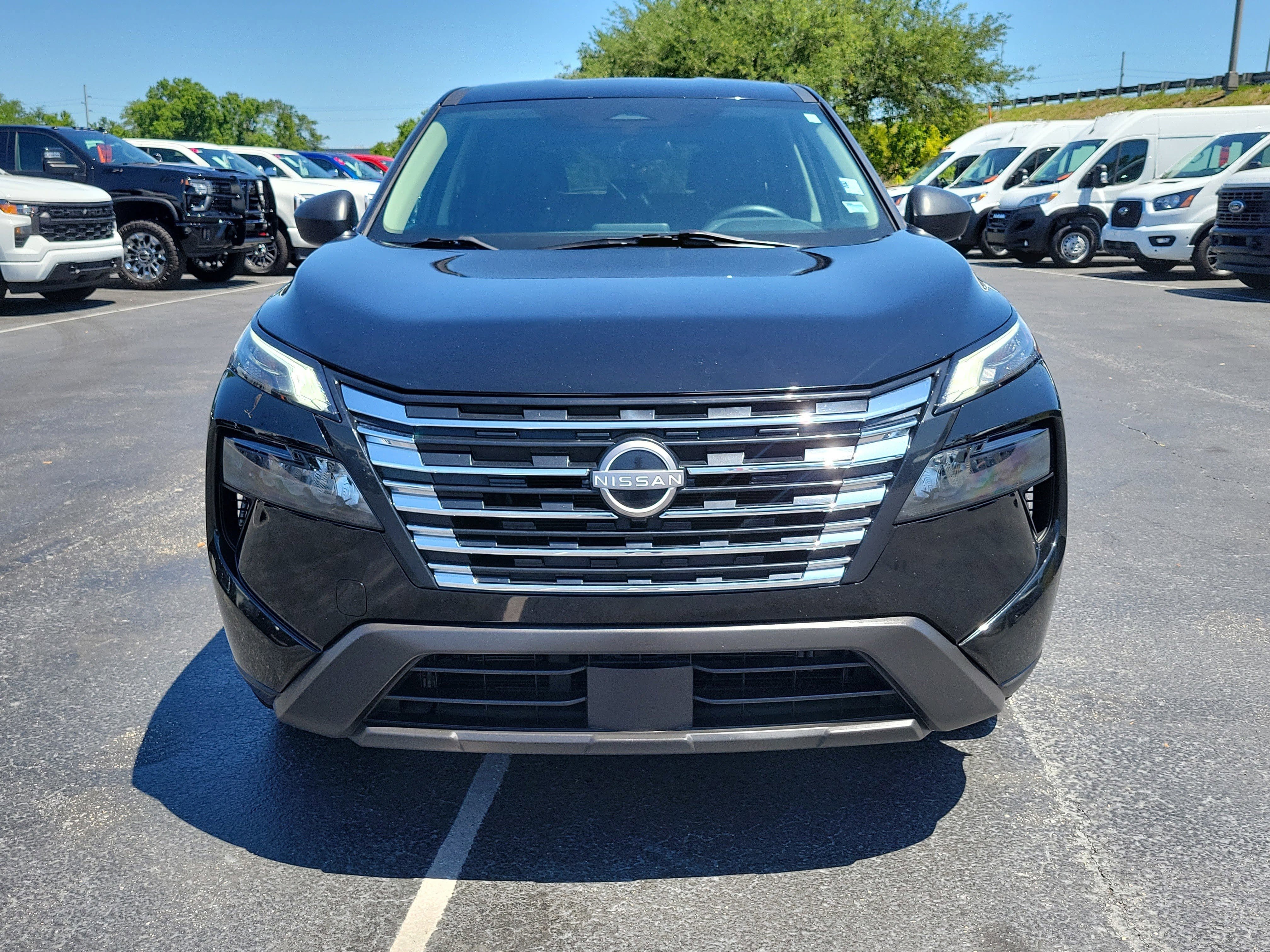 Used 2024 Nissan Rogue S FWD image 2