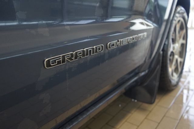 Used 2020 Jeep Grand Cherokee Overland AWD/4WD image 16