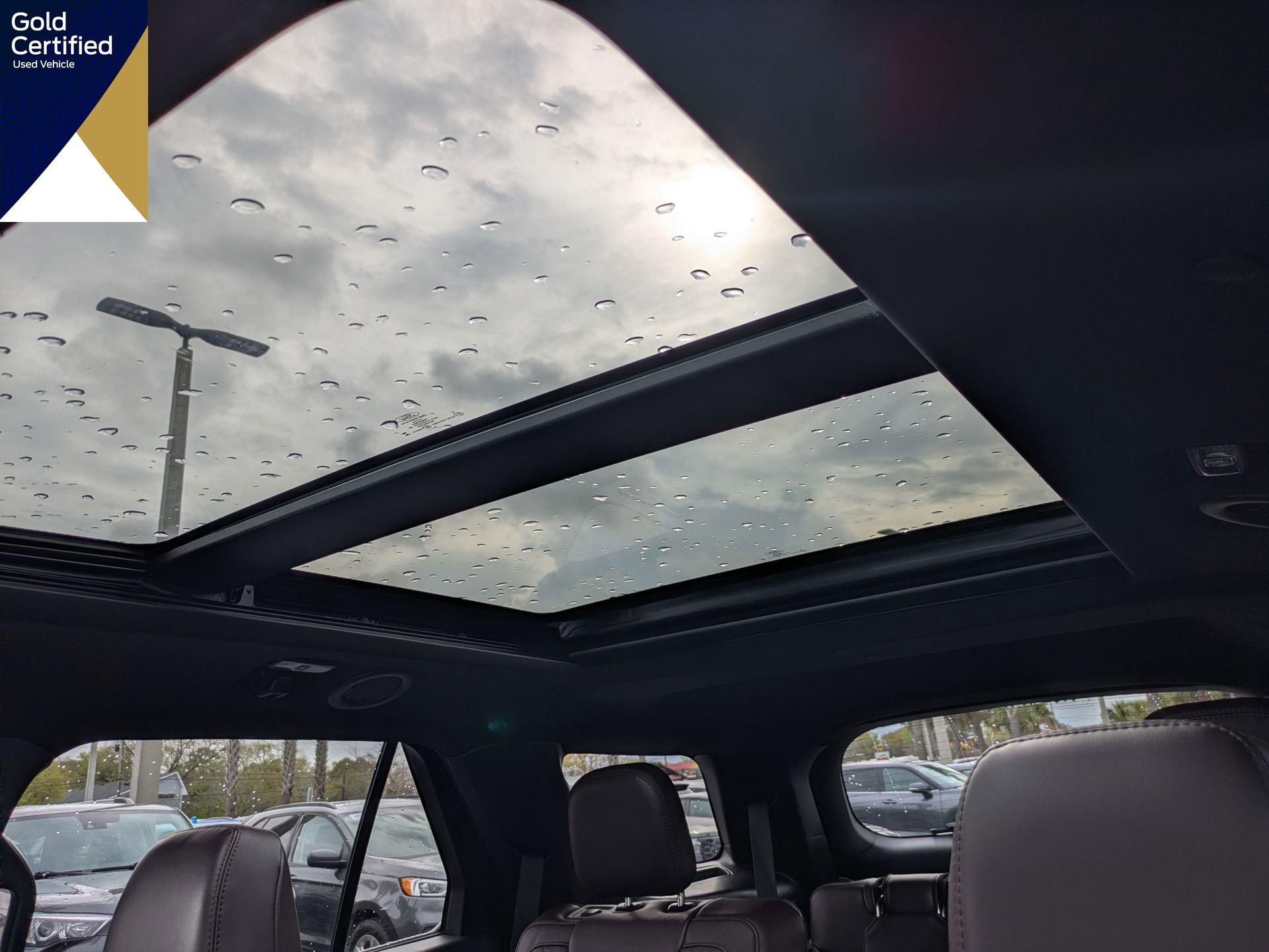 Certified 2025 Ford Explorer Platinum w/ LUX Leather Package image 26