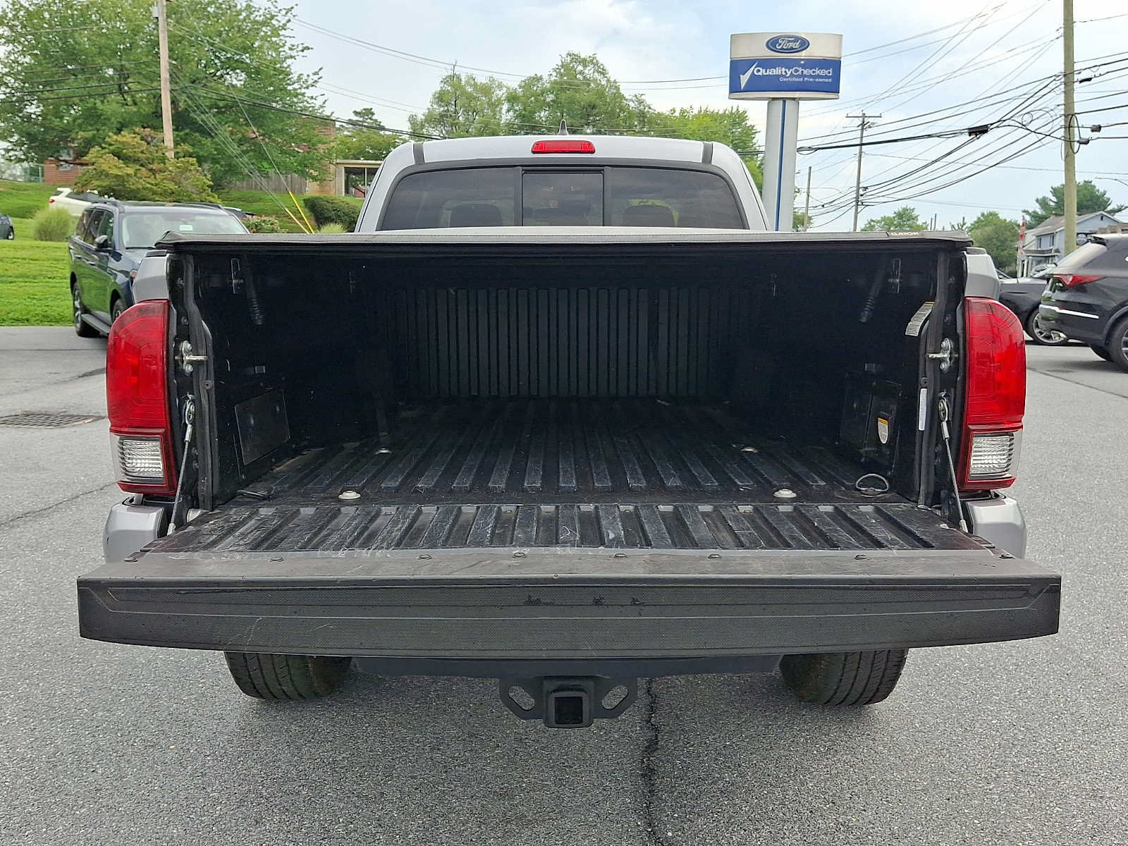 Used 2018 Toyota Tacoma TRD Sport AWD/4WD image 30