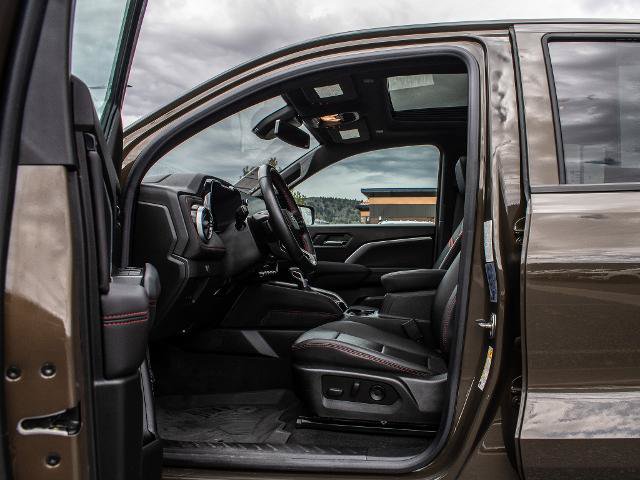 Used 2023 Chevrolet Colorado Z71 w/ Z71 Convenience Package 2 AWD/4WD image 18