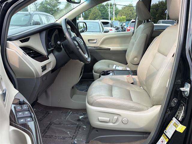 Used 2017 Toyota Sienna XLE w/ XLE Navigation Package FWD image 9