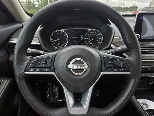 Used 2025 Nissan Altima 2.5 SV FWD image 17