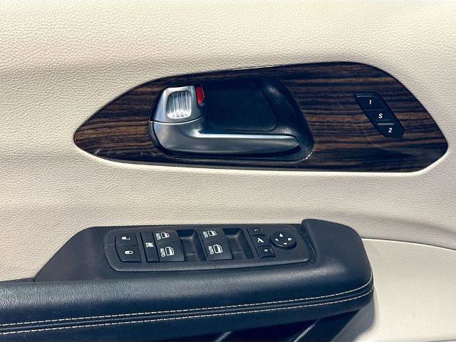 Used 2023 Chrysler Pacifica Limited image 16