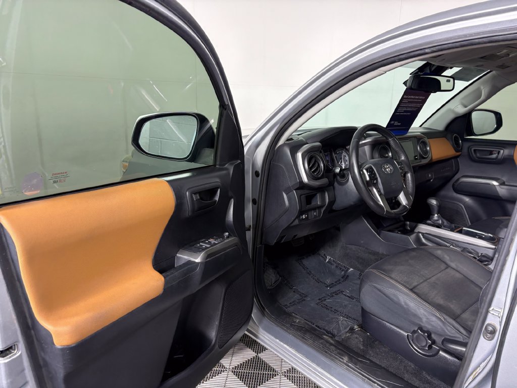 Used 2018 Toyota Tacoma SR5 RWD image 11