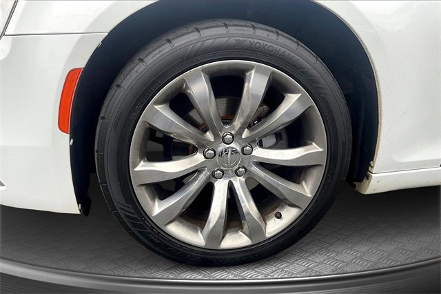 Used 2019 Chrysler 300 Limited image 11